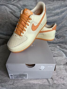 New in Box (Size 8.5) Women’s Nike Air Force 1 (‘07) Coconut Milk/Copper Moon